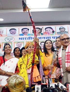 NEW DELHI, INDIA - 30 Mart 2025 tarihinde Hindistan 'ın Yeni Delhi kentinde düzenlenen Rajasthan Diwas kutlamaları sırasında Delhi Genel Sekreteri Rekha Gupta. 