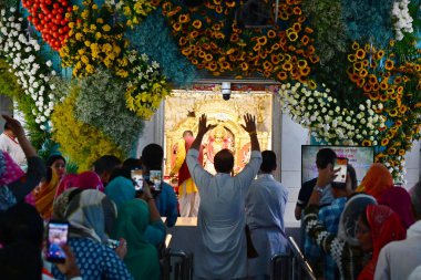 NEW DELHI, INDIA - 30 Mart 2025: Yeni Delhi, Hindistan 'da 30 Mart 2025 tarihinde, Chaitra Navratri festivalinin ilk gününde dua eden dindarlar. (Fotoğraf: Sonu Mehta / Hindustan Times)