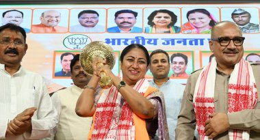 NEW DELHI, INDIA - 30 Mart 2025 tarihinde Hindistan 'ın Yeni Delhi kentinde düzenlenen Rajasthan Diwas kutlamaları sırasında Delhi Genel Sekreteri Rekha Gupta. 