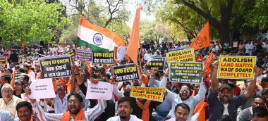 NEW DELHI, INDIA - 30 Mart 2025: Hindu Raksha Dal, Save India Foundation, Nüfus Çözümü Vakfı ve Sanatan Dharma 'nın Maha Panchayat' daki diğer örgütleri ve destekçileri Jantar Mantar 'daki Waqf Kurulu' nun lağvedilmesi için örgütlendiler. 