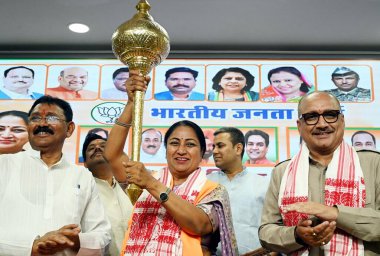 NEW DELHI, INDIA - 30 Mart 2025 tarihinde Hindistan 'ın Yeni Delhi kentinde düzenlenen Rajasthan Diwas kutlamaları sırasında Delhi Genel Sekreteri Rekha Gupta. 