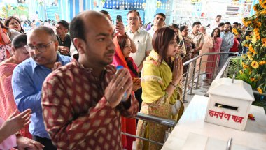 NEW DELHI, INDIA - 30 Mart 2025: Yeni Delhi, Hindistan 'da 30 Mart 2025 tarihinde, Chaitra Navratri festivalinin ilk gününde dua eden dindarlar. (Fotoğraf: Sonu Mehta / Hindustan Times)