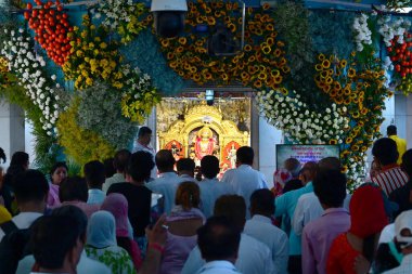 NEW DELHI, INDIA - 30 Mart 2025: Yeni Delhi, Hindistan 'da 30 Mart 2025 tarihinde, Chaitra Navratri festivalinin ilk gününde dua eden dindarlar. (Fotoğraf: Sonu Mehta / Hindustan Times)
