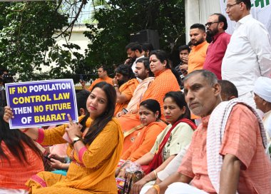 NEW DELHI, INDIA - 30 Mart 2025: Hindu Raksha Dal, Save India Foundation, Nüfus Çözümü Vakfı ve Sanatan Dharma 'nın Maha Panchayat' daki diğer örgütleri ve destekçileri Jantar Mantar 'daki Waqf Kurulu' nun lağvedilmesi için örgütlendiler. 