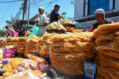 NOIDA, INDIA - 30 Mart 2025 'te Hindistan' ın Noida kentinde, Kurban Bayramı arifesinde, 8.. 