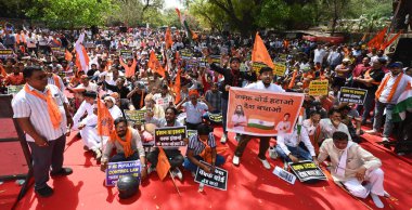 NEW DELHI, INDIA - 30 Mart 2025: Hindu Raksha Dal, Save India Foundation, Nüfus Çözümü Vakfı ve Sanatan Dharma 'nın Maha Panchayat' daki diğer örgütleri ve destekçileri Jantar Mantar 'daki Waqf Kurulu' nun lağvedilmesi için örgütlendiler. 