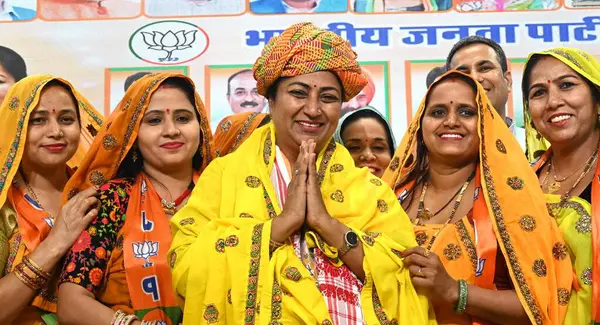 NEW DELHI, INDIA - 30 Mart 2025 tarihinde Hindistan 'ın Yeni Delhi kentinde düzenlenen Rajasthan Diwas kutlamaları sırasında Delhi Genel Sekreteri Rekha Gupta. 