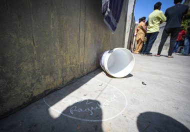 Doğu Punjabi 'nin Manohar Park bölgesinde 31 Mart 2025' te Hindistan 'ın Yeni Delhi kentinde çıkan yangında iki çocuğun yanarak öldüğü yer..