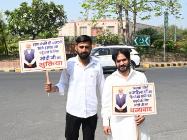 BJP partisinin Müslüman çalışanları ve destekçileri, 2 Nisan 2025 tarihinde Hindistan 'ın Yeni Delhi kentinde Waqf Bill' e destek kampanyası düzenlediler.. 