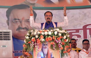  GHAZIABAD, INDIA - Uttar Pradesh Başkan Yardımcısı Keshav Prasad Maurya, Maharishi Kashyap Jayanti vesilesiyle 5 Nisan 2025 'de Hindistan' ın Gaziabad kentinde düzenlenen programda halka sesleniyor.. 