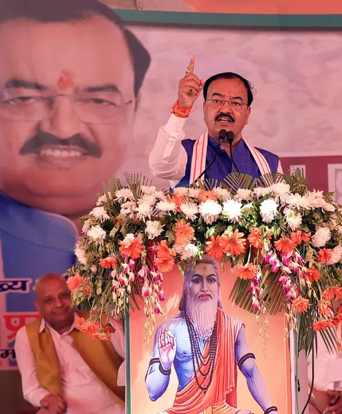  GHAZIABAD, INDIA - Uttar Pradesh Başkan Yardımcısı Keshav Prasad Maurya, Maharishi Kashyap Jayanti vesilesiyle 5 Nisan 2025 'de Hindistan' ın Gaziabad kentinde düzenlenen programda halka sesleniyor.. 