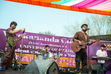 NEW DELHI, INDIA - 28 Mart 2025: Sanatçılar Vivek Vihar kampüsünde, 28 Mart 2025 tarihinde, Vivekananda Üniversitesi 'nin yıllık festivalinde gösteri yaptılar. (Fotoğraf: Raajessh Kashyap / Hindustan Times) 