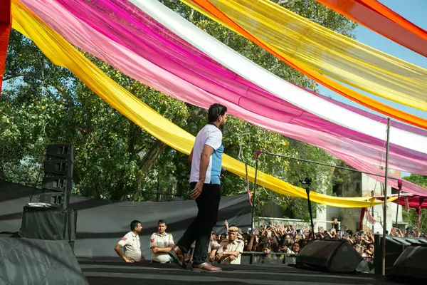 NEW DELHI, INDIA - 28 Mart 2025: Şarkıcı Prabh Gill, Vivek Vihar kampüsünde her yıl düzenlenen Vivekananda Üniversitesi festivalinde, 28 Mart 2025 tarihinde, Hindistan 'ın Yeni Delhi kentinde sahne almaktadır. (Fotoğraf: Raajessh Kashyap / Hindustan Times)