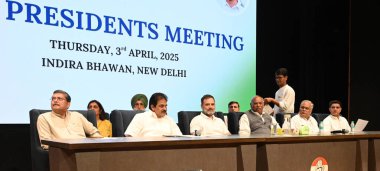 NEW DELHI INDIA APRIL 3 2025 Kongre Başkanı Mukul Wasnik Kongre Başkanı ve LOP Rajya Sabha Mallikarjun Kharge ve Muhalefet lideri Lok Sabha Rahul Gandhi Kongre KC Venugopal Bhupesh Baghel Sachin Pilotu ile ikinci grup toplantısında