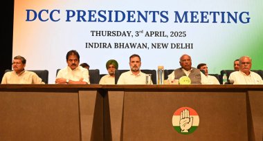 NEW DELHI INDIA APRIL 3 2025 Kongre Başkanı Mukul Wasnik Kongre Başkanı ve LOP Rajya Sabha Mallikarjun Kharge ve Muhalefet lideri Lok Sabha Rahul Gandhi Kongre KC Venugopal Bhupesh Baghel Sachin Pilotu ile ikinci grup toplantısında