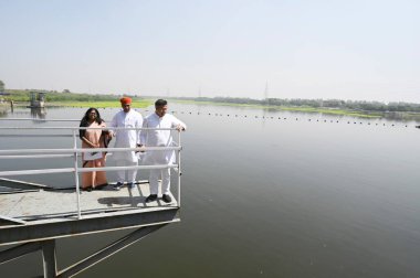 NEW DELHI INDIA APRIL 3 Nisan 2025 Delhi Su Bakanı Parvesh Sahib Singh Verma, Wazirabad Su arıtma Tesisi 'ni ziyaret ederek Wazirabad Su arıtma Tesisi' nde 3 Nisan 2025 tarihinde gerçekleştirilen gelişmeleri gözden geçirdi.