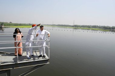 NEW DELHI INDIA APRIL 3 Nisan 2025 Delhi Su Bakanı Parvesh Sahib Singh Verma, Wazirabad Su arıtma Tesisi 'ni ziyaret ederek Wazirabad Su arıtma Tesisi' nde 3 Nisan 2025 tarihinde gerçekleştirilen gelişmeleri gözden geçirdi.