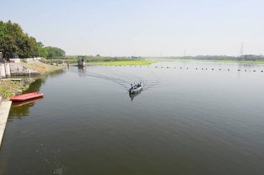 NEW DELHI INDIA 3 Nisan 2025 Wazirabad Su arıtma Tesisinde Yamuna Nehri manzarası 3 Nisan 2025 Sanjeev Verma Hindustan Times