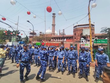YENİ DELHI INDIA 4 Nisan 2025 Rapid Action Force RAF güvenlik personeli Cuma Namaz için Jama Mescid 'de konuşlandırıldı Parlamento' nun WAQF Yönetim Kurulu Yasa Tasarısı 2025 'i 4 Nisan 2025' te Yeni Delhi Hindistan 'da Vipin Kumar Fotoğrafı