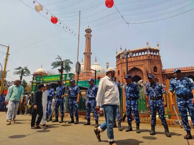 YENİ DELHI INDIA 4 Nisan 2025 Rapid Action Force RAF güvenlik personeli Cuma Namaz için Jama Mescid 'de konuşlandırıldı Parlamento' nun WAQF Yönetim Kurulu Yasa Tasarısı 2025 'i 4 Nisan 2025' te Yeni Delhi Hindistan 'da Vipin Kumar Fotoğrafı