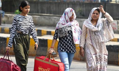 NOIDA INDIA 6 Nisan 2025 Delhi-NCR banliyölerindeki sıcaklıklar artarken A sektöründeki sıcaklıktan kaçmak için 6 Nisan 2025 'te Noida Hindistan' da Sunil Ghosh Hindustan Times tarafından çekilmiştir.