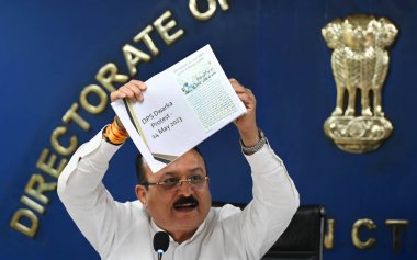 7 Nisan 2025 Delhi Eğitim Bakanı Ashish Sood, Delhi Sekreterliği 'nde 7 Nisan 2025 tarihinde Delhi' de düzenlediği basın toplantısında Delhi 'deki özel okullarda Hindistan harç zamları siyasi bir fırtınaya yol açtı.
