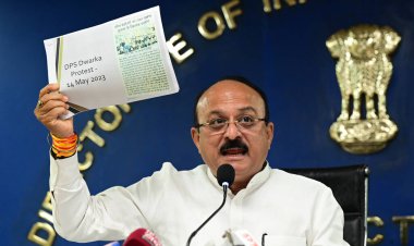 7 Nisan 2025 'te Delhi Eğitim Bakanı Ashish Sood, Delhi Sekreterliği' nde 7 Nisan 2025 'te düzenlenen basın toplantısında Delhi' deki özel okullara yapılan Yeni Delhi Hindistan Ücret zamları ile ilgili siyasi bir tartışma başlattı.
