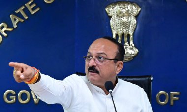 7 Nisan 2025 'te Delhi Eğitim Bakanı Ashish Sood, Delhi Sekreterliği' nde 7 Nisan 2025 'te düzenlenen basın toplantısında Delhi' deki özel okullara yapılan Yeni Delhi Hindistan Ücret zamları ile ilgili siyasi bir tartışma başlattı.