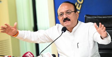 7 Nisan 2025 'te Delhi Eğitim Bakanı Ashish Sood, Delhi Sekreterliği' nde 7 Nisan 2025 'te düzenlenen basın toplantısında Delhi' deki özel okullara yapılan Yeni Delhi Hindistan Ücret zamları ile ilgili siyasi bir tartışma başlattı.