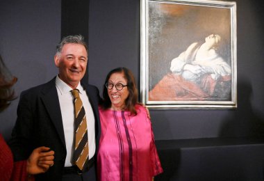 NEW DELHI, INDIA - 11 Nisan 2025: Andrea Anastasio, İtalya Büyükelçilik Kültür Merkezi Direktörü Kiran Nadar, Kurucu ve Yönetim Kurulu Başkanı, KNMA - Ecstasy 'de Caravaggio' dan Mary Magdalen. 