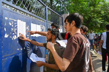 NOIDA, INDIA - 13 Nisan 2025: Ulusal Savunma Akademisi 'ne (NDA) adaylar 13 Nisan 2025' te Hindistan 'ın Noida kentinde, Devlet Koleji Sektörü 12' ye giriş sınavına girecekler.. 