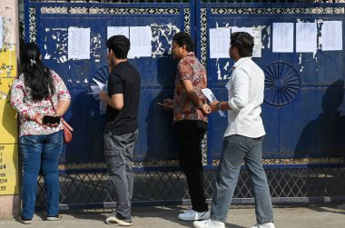 NOIDA, INDIA - 13 Nisan 2025: Ulusal Savunma Akademisi 'ne (NDA) adaylar 13 Nisan 2025' te Hindistan 'ın Noida kentinde, Devlet Koleji Sektörü 12' ye giriş sınavına girecekler.. 