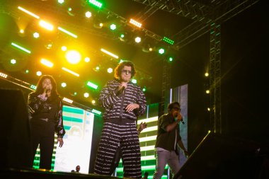 NEW DELHI, INDIA - 23 Mart 2025 tarihinde, Bollywood şarkıcısı Sonu Nigam, Delhi Teknoloji Üniversitesi (DTU), Rohini kampüsünde, Yeni Delhi, Hindistan 'da düzenlenen yıllık kültür festivali Engifest' 25 'te sahne aldı.. 