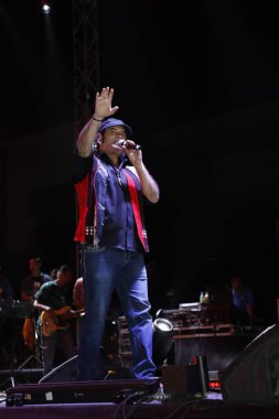NEW DELHI, INDIA - 28 Mart 2025: Bollywood şarkıcısı Mohit Chauhan, Hindistan 'ın Yeni Delhi kentinde 28 Mart 2025 tarihinde Indira Gandhi Delhi Teknik Üniversitesi' nin yıllık kültür festivalinde sahne aldı..