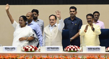NEW DELHI, INDIA - APRIL 10: Birlik Sağlık Bakanı JP Nadda ile Delhi Genel Sekreteri Rekha Gupta, Birlik Kabine Bakanı Harsh Malhotra ve Delhi Kabine Bakanları diğerleri Ayushman Bharat, Pradhan Mantri, Jan Arogy, a Yojana 