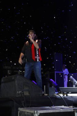 NEW DELHI, INDIA - 28 Mart 2025: Bollywood şarkıcısı Mohit Chauhan, Hindistan 'ın Yeni Delhi kentinde 28 Mart 2025 tarihinde Indira Gandhi Delhi Teknik Üniversitesi' nin yıllık kültür festivalinde sahne aldı..