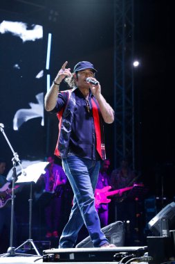 NEW DELHI, INDIA - 28 Mart 2025: Bollywood şarkıcısı Mohit Chauhan, Hindistan 'ın Yeni Delhi kentinde 28 Mart 2025 tarihinde Indira Gandhi Delhi Teknik Üniversitesi' nin yıllık kültür festivalinde sahne aldı.. 