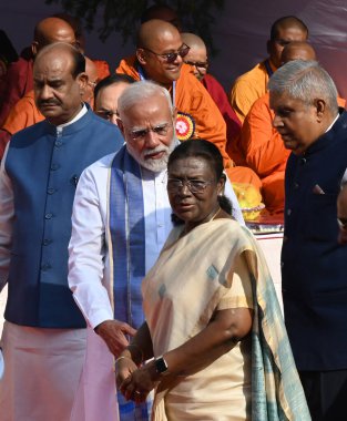 NEW DELHI INDIA 14 Nisan 2025 Hindistan Başkanı Droupadi Murmu Jagdish Dhankar Başbakan Yardımcısı Narendra Modi Lok Sabha Sözcüsü Om Birla, Babasaheb 'in doğum yıldönümü münasebetiyle Prerna Sth' de düzenlenen törende