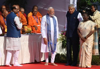 NEW DELHI INDIA 14 Nisan 2025 Hindistan Başkanı Droupadi Murmu Jagdish Dhankar Başbakan Yardımcısı Narendra Modi Lok Sabha Sözcüsü Om Birla, Babasaheb 'in doğum yıldönümü münasebetiyle Prerna Sth' de düzenlenen törende