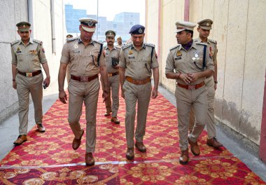 NOIDA INDIA APRIL 14 Nisan 2025 Gautam Budh Nagar İtfaiye Departmanı, 14 Nisan 2025 tarihinde Noida Hindistan 'da 2. İtfaiye Bölümü' nde hayatını feda eden tüm cesur itfaiyecilere saygılarını sunmak için İtfaiye Günü 'nü kutluyor.