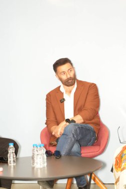 NEW DELHI INDIA APRIL 7 Nisan 2025 Bollywood oyuncusu Sunny Deol, 7 Nisan 2025 tarihinde HT Medya ofisinde Jaat adlı filmin tanıtımı için Anurag Mehra Hindustan Times tarafından çekilmiştir. 