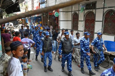 18 Nisan 2025 'te Seelampur' da 18 Nisan 2025 'te Yeni Delhi Hindistan' da 17 yaşındaki bir çocuk bıçaklanarak öldürüldükten sonra 18 Nisan 2025 'te bölgede ağır polis gücü kuruldu.
