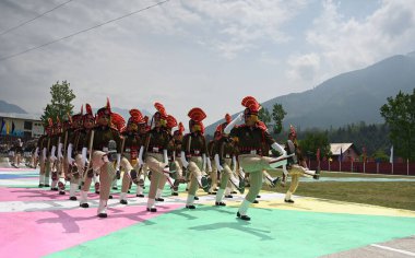18 Nisan 2025 tarihinde SRINAGAR INDIA 18 Nisan 2025 Jammu ve Keşmir Polis komandolarının yeni üyeleri 18 Nisan 2025 tarihinde Srinagar Hindistan 'da Waseem Andrabi Hindustan Times tarafından çekilmiştir. 