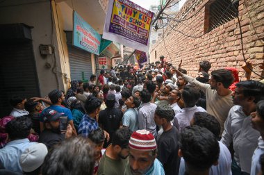 NEW DELHI INDIA 19 Nisan 2025 NDRF personelinin 19 Nisan 2025 'te Mustafabad' daki Çöküş Binası 'nda gerçekleştirdiği kurtarma operasyonunda, dördü çocuk olmak üzere en az 11 kişi öldürüldü.