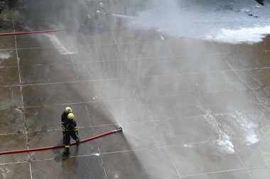 GURUGRAM INDIA 20 Nisan 2025 İtfaiyeciler, 20 Nisan 2025 'te Hindistan Gurugram Fotoğrafı: Parveen Kumar Hindustan Time