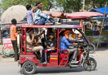 NOIDA INDIA 20 Nisan 2025 Vishwa Hindu Parishad VHP ve Bajrang Dal, 20 Nisan 2025 tarihinde Noida Hindistan 'da 63A sektöründen Hanuman Jayanti alayı düzenledi. Fotoğraf: Sunil Ghosh Hindustan Times 