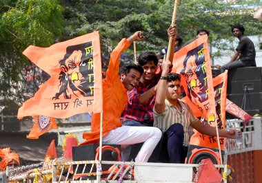NOIDA INDIA 20 Nisan 2025 Vishwa Hindu Parishad VHP ve Bajrang Dal, 20 Nisan 2025 tarihinde Noida Hindistan 'da 63A sektöründen Hanuman Jayanti alayı düzenledi. Fotoğraf: Sunil Ghosh Hindustan Times 
