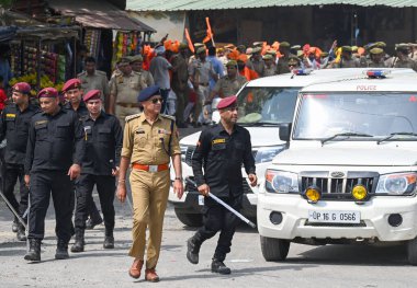 NOIDA INDIA 20 Nisan 2025 Vishwa Hindu Parishad VHP ve Bajrang Dal, 20 Nisan 2025 tarihinde Noida Hindistan 'da 63A sektöründen Hanuman Jayanti alayı düzenledi. Fotoğraf: Sunil Ghosh Hindustan Times 