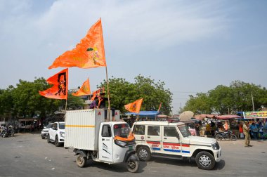 NOIDA INDIA 20 Nisan 2025 Vishwa Hindu Parishad VHP ve Bajrang Dal, 20 Nisan 2025 tarihinde Noida Hindistan 'da 63A sektöründen Hanuman Jayanti alayı düzenledi. Fotoğraf: Sunil Ghosh Hindustan Times 