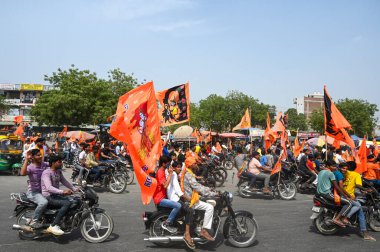 NOIDA INDIA 20 Nisan 2025 Vishwa Hindu Parishad VHP ve Bajrang Dal, 20 Nisan 2025 tarihinde Noida Hindistan 'da 63A sektöründen Hanuman Jayanti alayı düzenledi. Fotoğraf: Sunil Ghosh Hindustan Times 